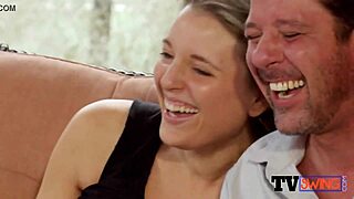 Joe and Kristen chat with swing hostess on arrival 😊