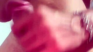 Blond carioca with big mustache completes fun on red