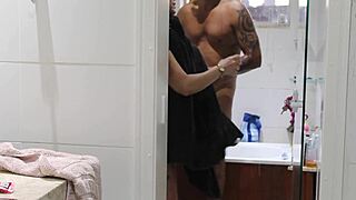 Milf enjoys creampie in bath with black stud