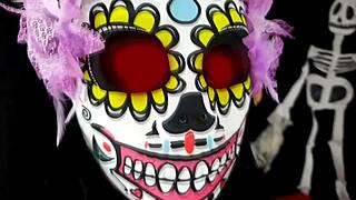 la catrina explores her desires with a toy, leading to intense releases