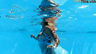 lisi kitty swims naked in shower