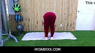 Arab wife Kira cheats with trainer in hijab