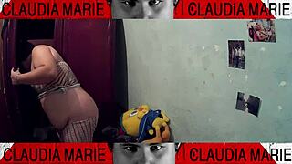 Imagine Getting Your Pussy Licked While Playing Mobile Games For Ultimate Distraction