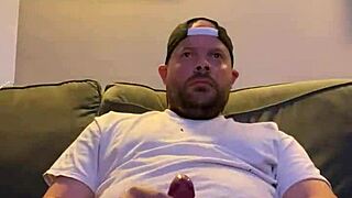 Guy jerks off solo to gay porn videos