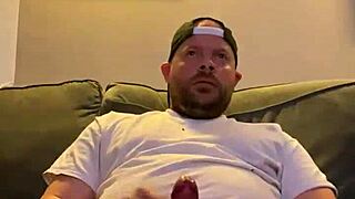 Guy jerks off solo to gay porn videos