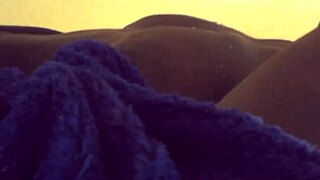 贫民窟裸体黑熟女被业余猛男粗暴内射屄