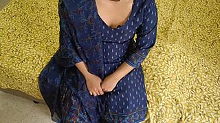 Village Girl's First Time Sex With Boyfriend Hindi