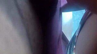 Novinha with beautiful tits gives delicious blowjob before morning coffee