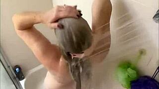 Mature mommavee enjoys a relaxing shower
