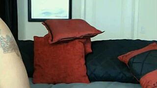 I's a pretty hot slut babe pleasuring myself on webcam