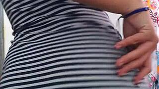 chica colombiana, you masturbating alone?