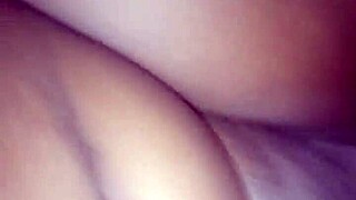 Depois de tanto trepar, quis tomar banho de leite, trepou, gozou e se lambuzou com o leitinho do ton