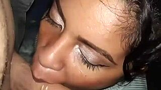 morena borracha sale de la fiesta y se va con desconocido a su casa para ser follada 😏