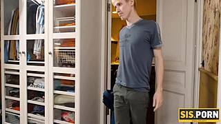 Stepbrother scores with blindfolded girl for hot fucking!