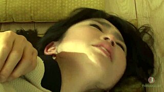 他们在房间里激烈汗流浃背的性爱，最终在一起