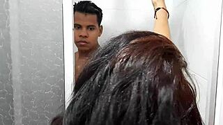 THE STORY OF FOLLANDo EN LA DUCHA CON MI MADRASTRA LATINA MILF. SHE'S A HORNY AMATEUR WITH BIG BOOBS AND ASS.