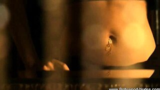 Indian milf dancer feels seductive