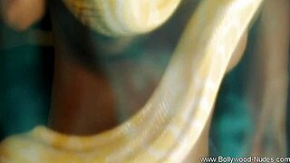 Indian girlfriend dances and exposes her natural ass.