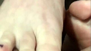 Marcy Diamond tries her first footjob