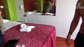 su primer video de sloton with cumshot on young latina pussy.