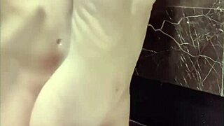 中国亚洲浴室美女奶子热情享受