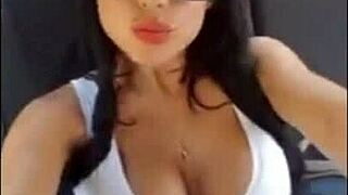 I's watchin' this brunette babe's big ass gettin' assfucked on webcam