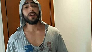 Leo Skull meets Desirenovinha in the hotel