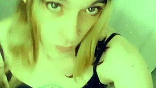 i just adore watching a gorgeous tranny work a huge cock in heels.