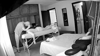 I had a relaxing session with the latina masseuse in a private room