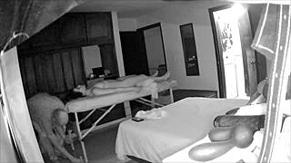 I had a relaxing session with the latina masseuse in a private room