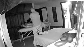 I had a relaxing session with the latina masseuse in a private room