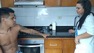 Me encanta chupar el coñito apretado de mi hermanastra