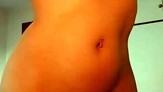 latina brunette lola-bunny masturbating her pussy on olecams webcam