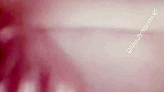 ya casi me cabe la mano completa en mi coño