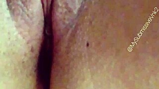 ya casi me cabe la mano completa en mi coño