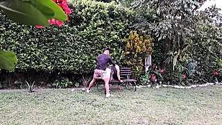 Fucking this hot mature in the garden 😏