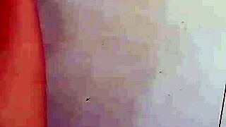 Nguyen Thi Ngoc Duyen's wild bottle play session