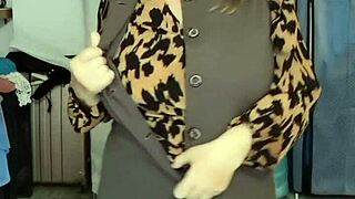 Mariaold shakes her big boobs while jumping