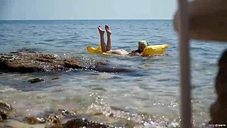 Sirena 海滩独玩揉身找高潮