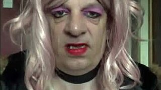 Bisexual crossdresser seeks public humiliation outdoors.