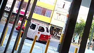 Una inocente chica pillada en la calle se deja follar por dinero