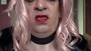 Bisexual crossdresser seeks public humiliation outdoors.