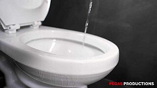 Stuffed my Canadian stepsister on the toilet, wow! 😜