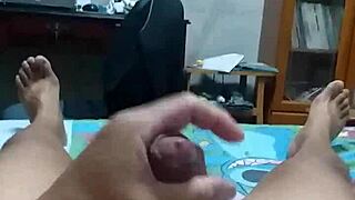 床上自摸潮吹喷一床