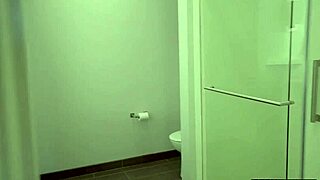 我出轨的继母吸完我吞下精液