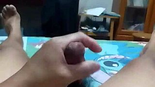 床上自摸潮吹喷一床