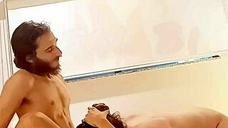 Magrinho Passivo E Dotado Deu O Cuzinho Pra Mim Enquanto Comia A Bucetinha Da Minha Mulher No Ménage