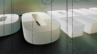 Putinha se exibindo na banheira e levando porra na boca