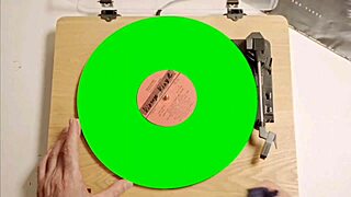 Mi madrastra se queda sola y chupa mi verga grande