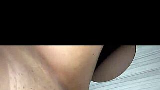 dando gostoso pro dotado no gloryhole, feeling every inch